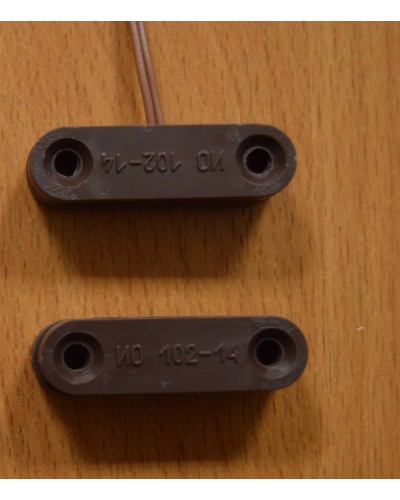 Извещатель охранный точечный магнитоконтактный Комплектстройсервис ИО 102-14 (коричневый) в Таганроге Извещатели охранные Pintop.ru